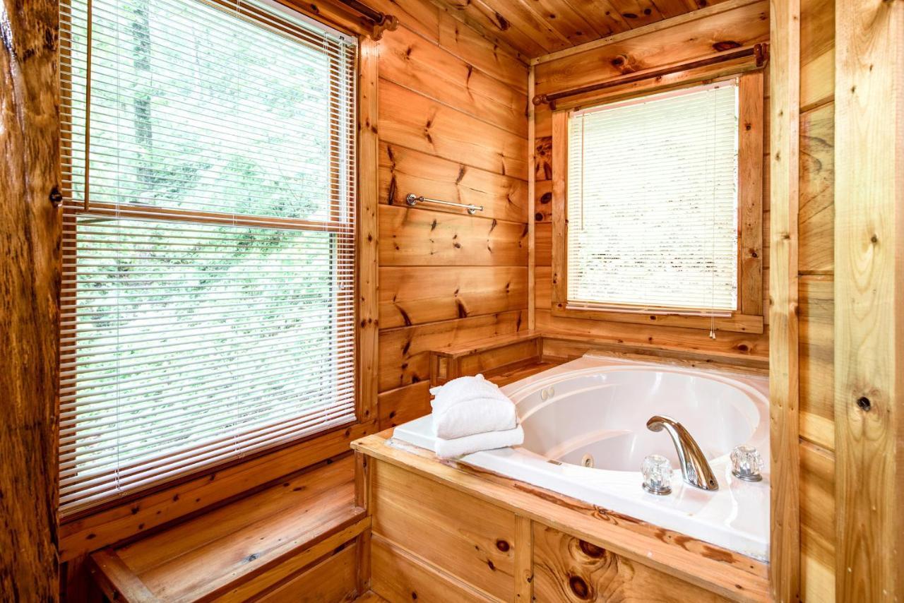 Cabin Of Dreams, 3 Bedroom Water View, Wifi, Hot Tub, Pool Table, Sleep 8 Sevierville Exteriör bild