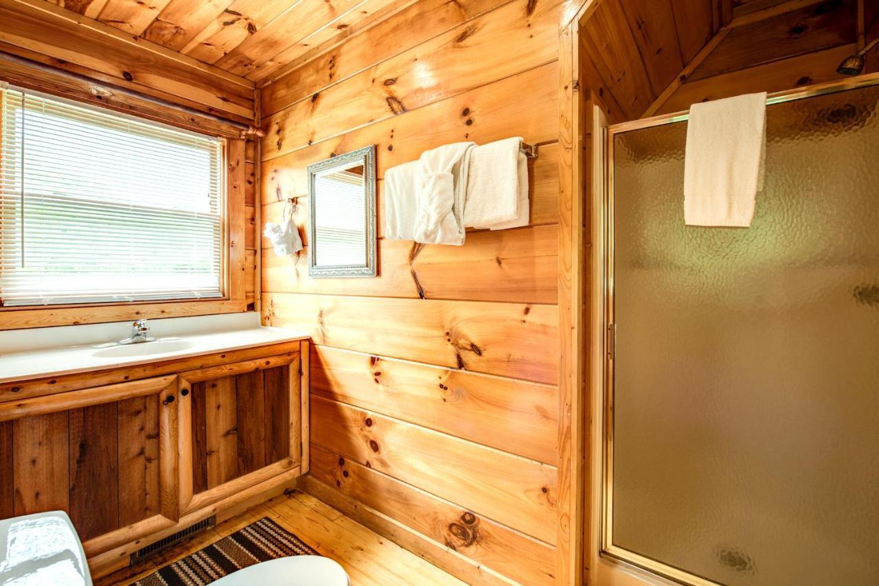 Cabin Of Dreams, 3 Bedroom Water View, Wifi, Hot Tub, Pool Table, Sleep 8 Sevierville Exteriör bild