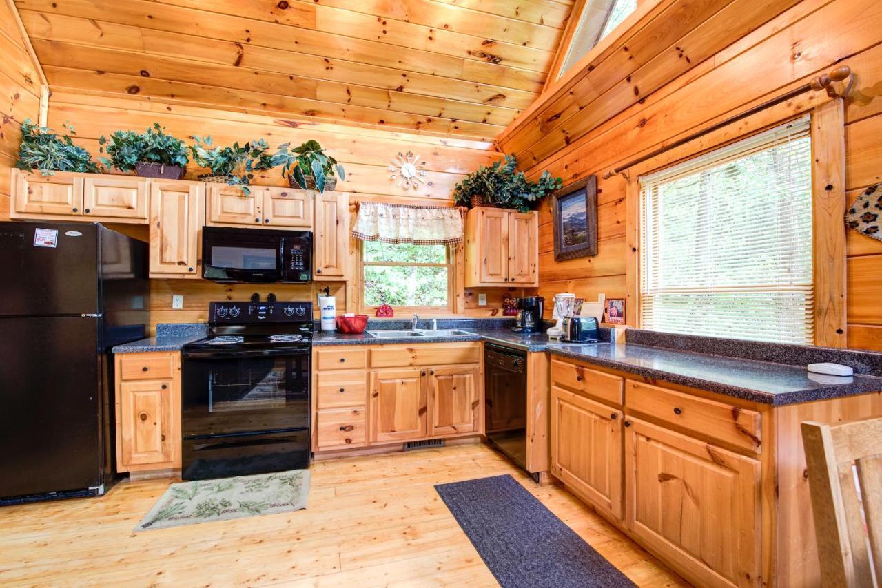 Cabin Of Dreams, 3 Bedroom Water View, Wifi, Hot Tub, Pool Table, Sleep 8 Sevierville Exteriör bild