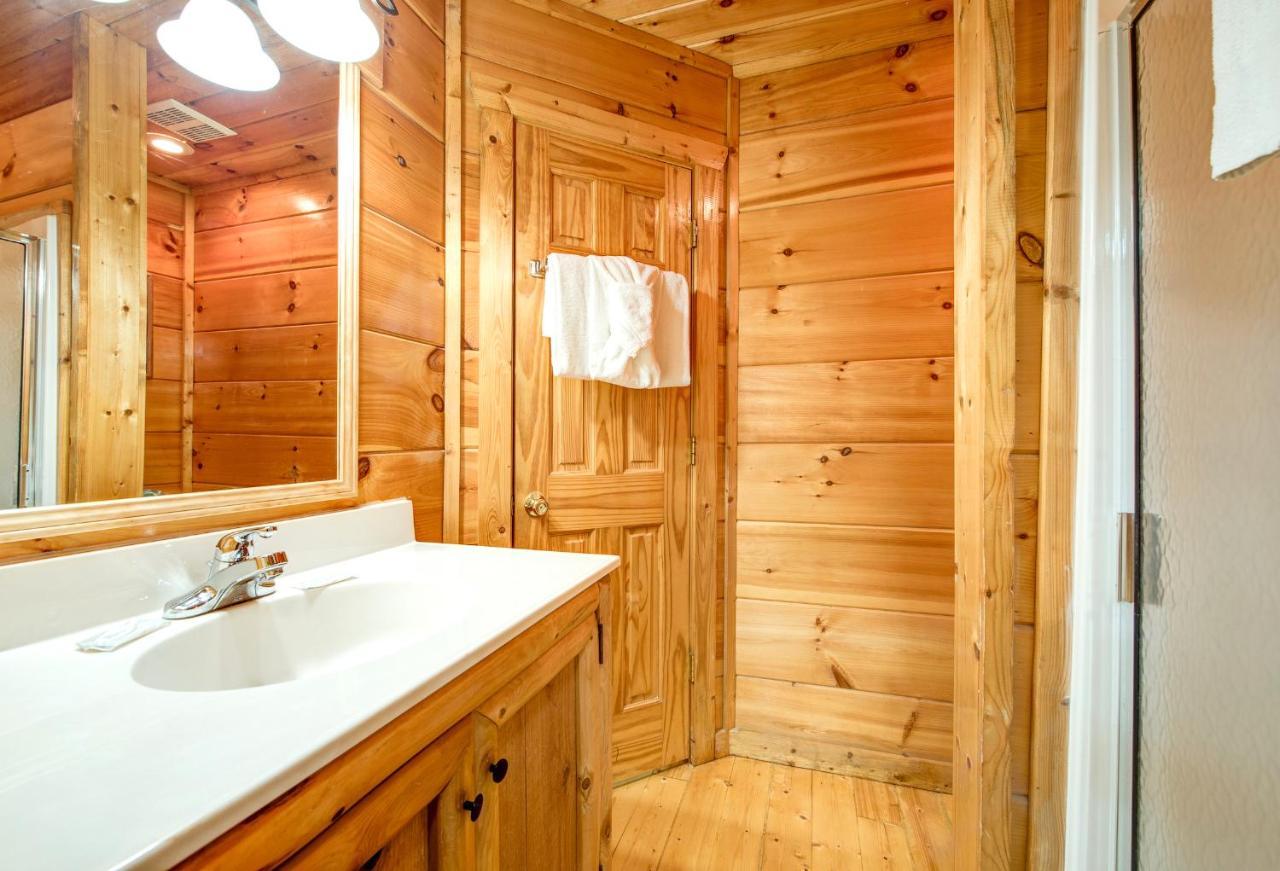 Cabin Of Dreams, 3 Bedroom Water View, Wifi, Hot Tub, Pool Table, Sleep 8 Sevierville Exteriör bild